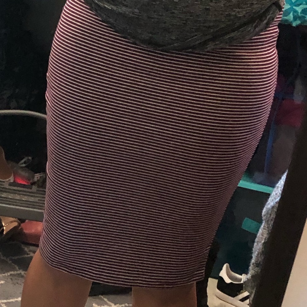 Burgundy and white striped body con pencil skirt